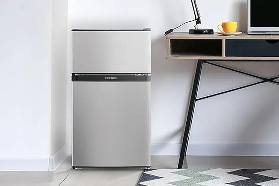 frigidaire-compact-refrigertor-FFPS3133UM